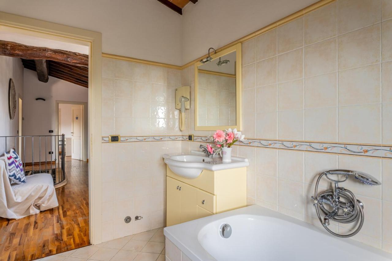 Casa Vecchia Rooms And Parking Gambassi Terme Eksteriør billede